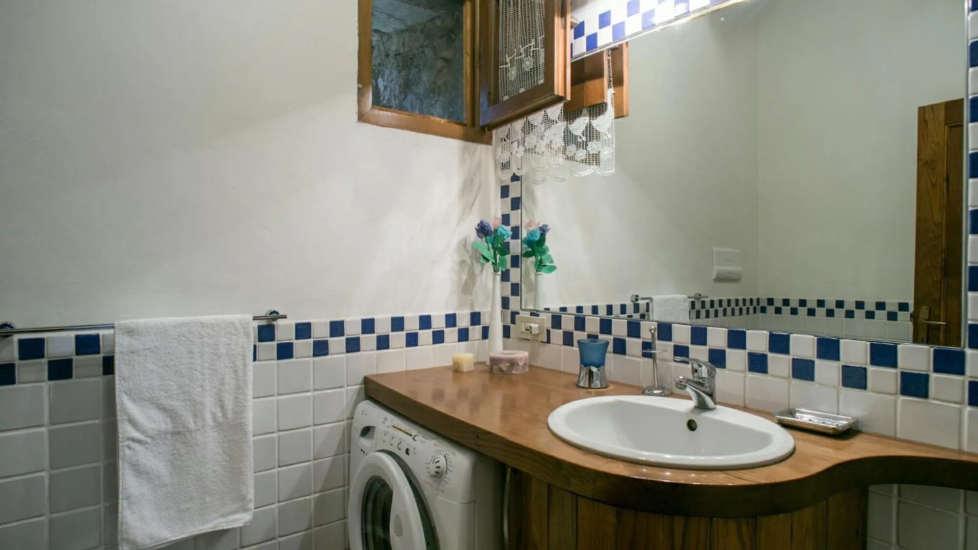 Tuscan Style Apartment, Shared Pool Gaiole in Chianti Apartment